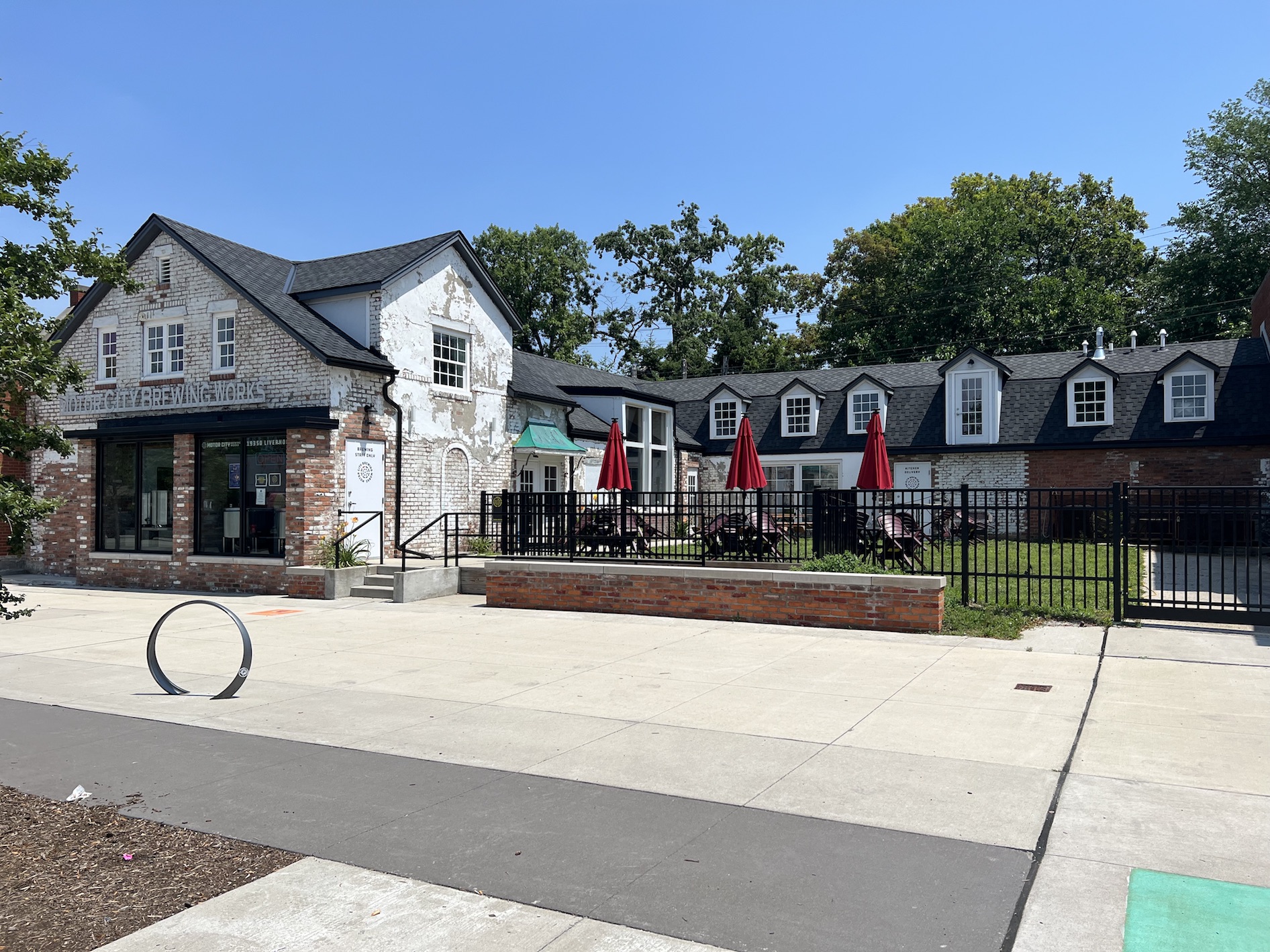 19350 Livernois Bar / Restaurant For Sale